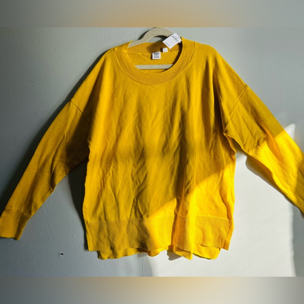 NWT. GAP Sweater in a soft wool blend. Uneven, a bit longer in the back. Size L